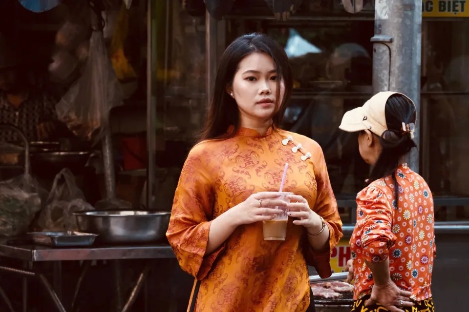 Bàn khách ngồi ăn